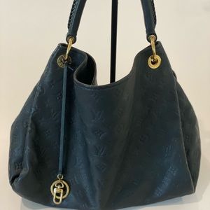 Louis Vuitton - Artsy MM